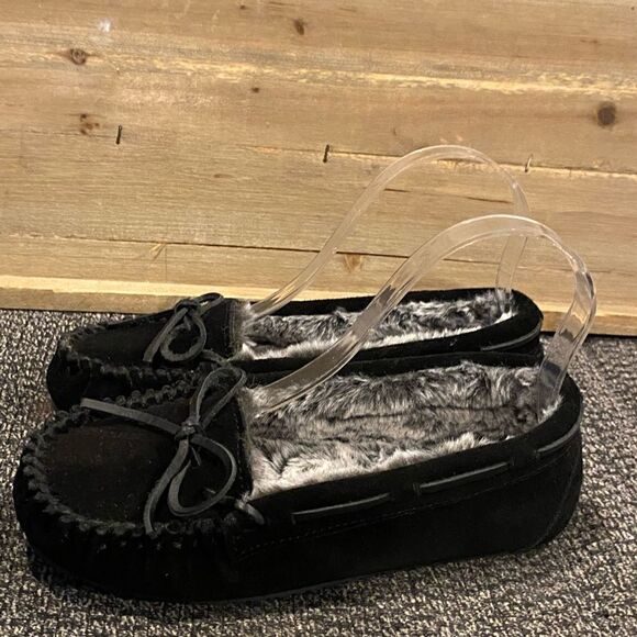 Minnetonka Black leather slip on Moccasin slippers - Picture 7 of 9